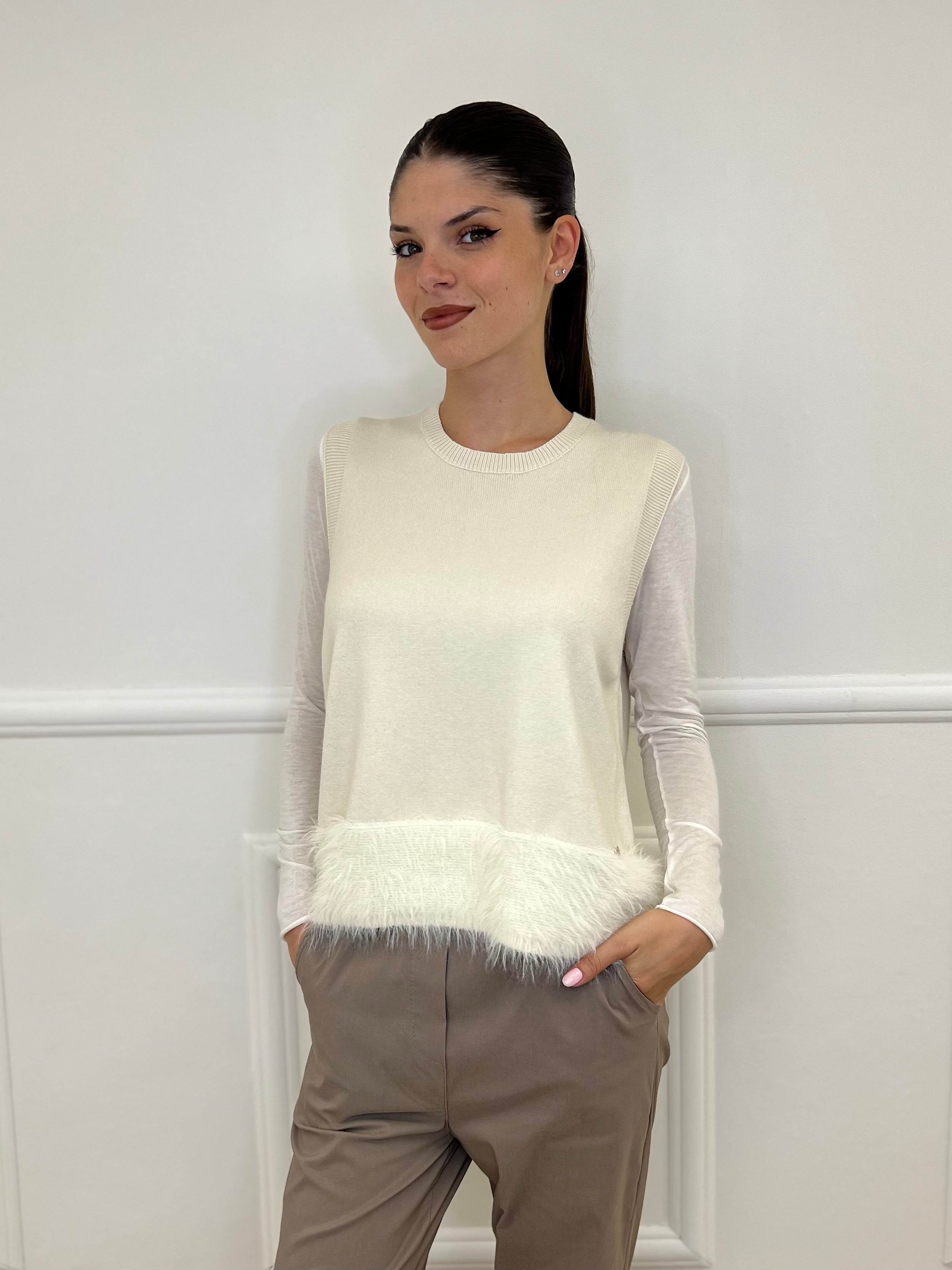 Maglia Smanicata Fondo Fluffy J28116 - Bazar Abbigliamento