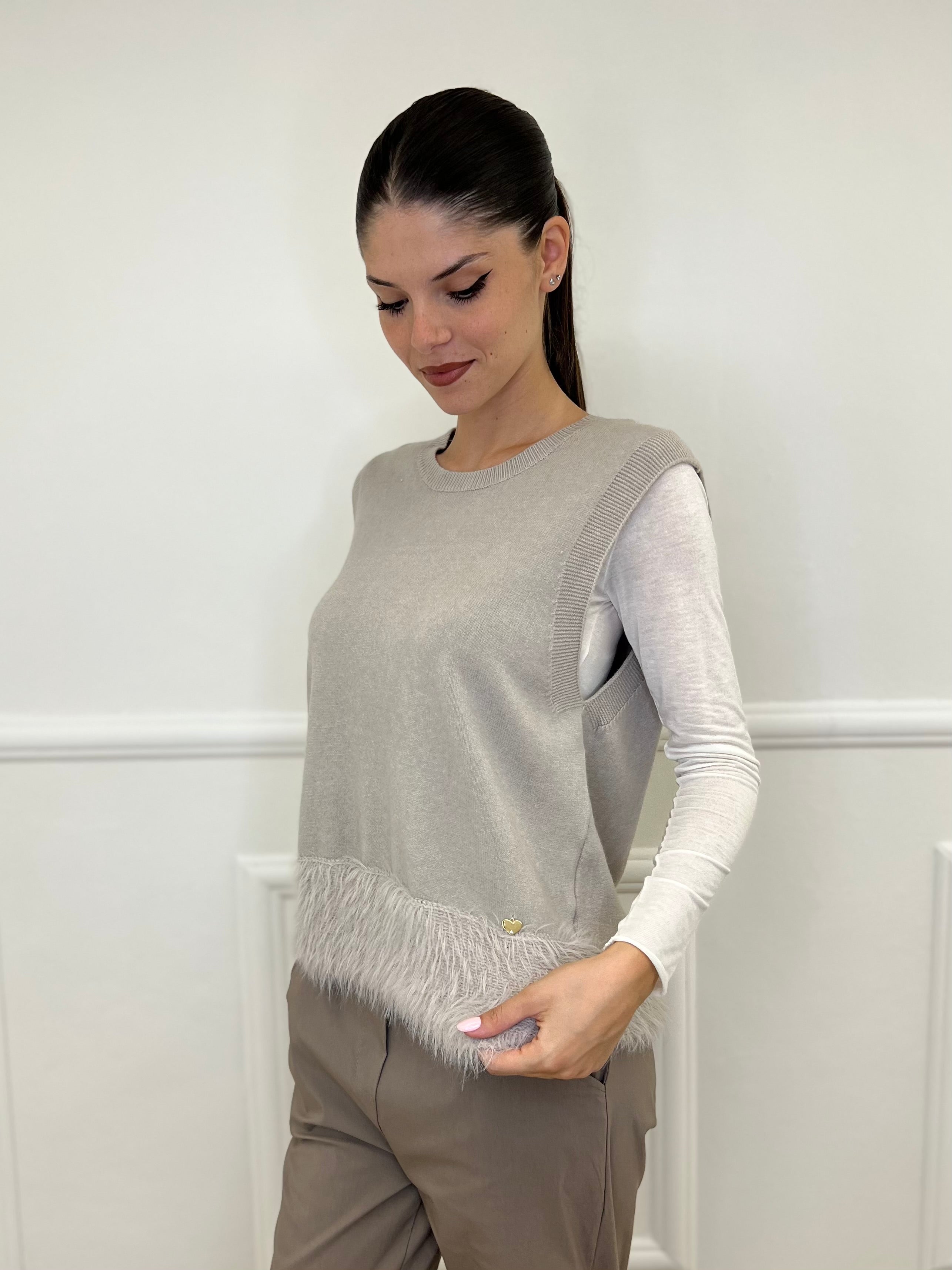 Maglia Smanicata Fondo Fluffy J28116 - Bazar Abbigliamento
