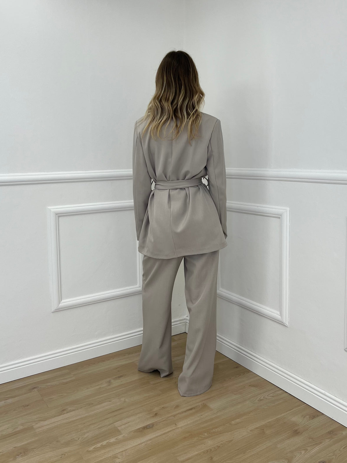 Tailleur Con Cintura 51025 Taupe
