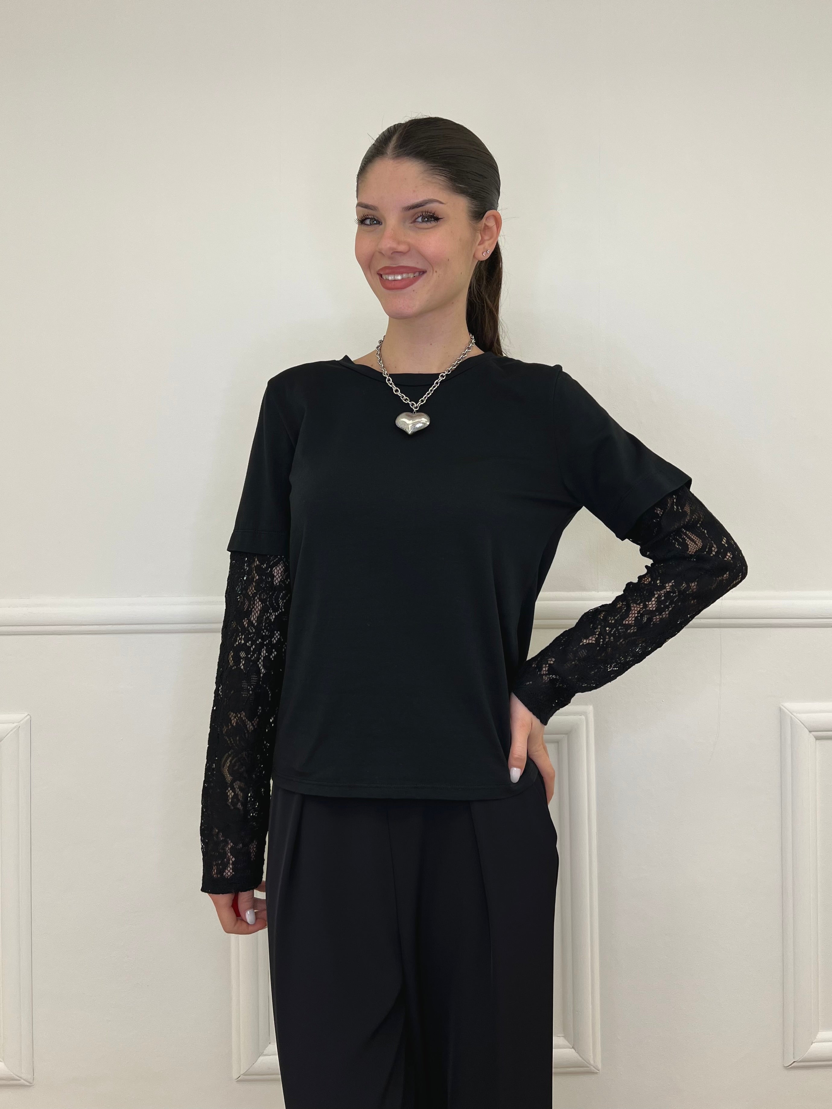 T-Shirt Con Maniche In Pizzo T10575 Nero