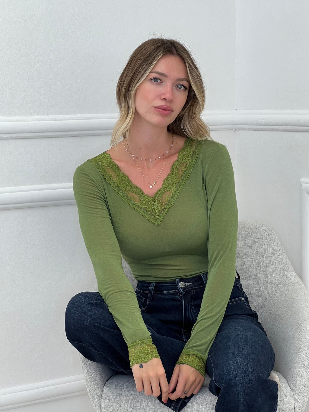 Maglia Scollo a V Ultralight con Cashmere e Pizzo