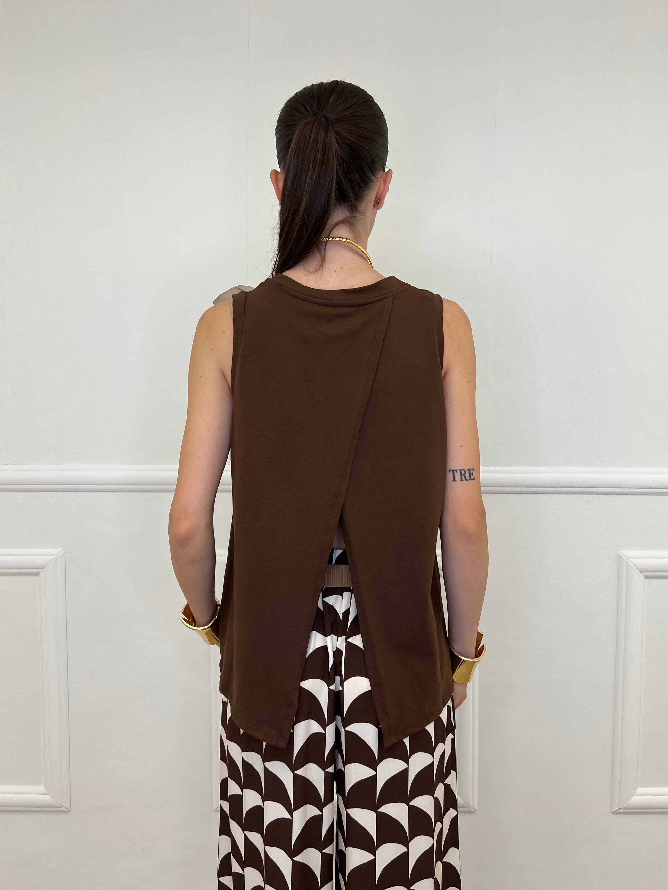 Maglia Smanicata Spilla Fiore 9688 Marrone