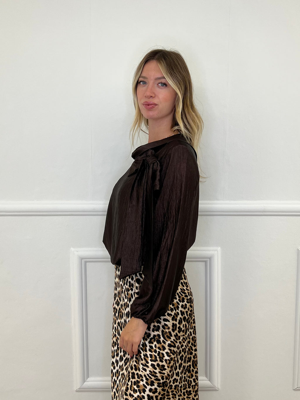 Blusa Chiffon Fiocco e Colletto 8526 Marrone