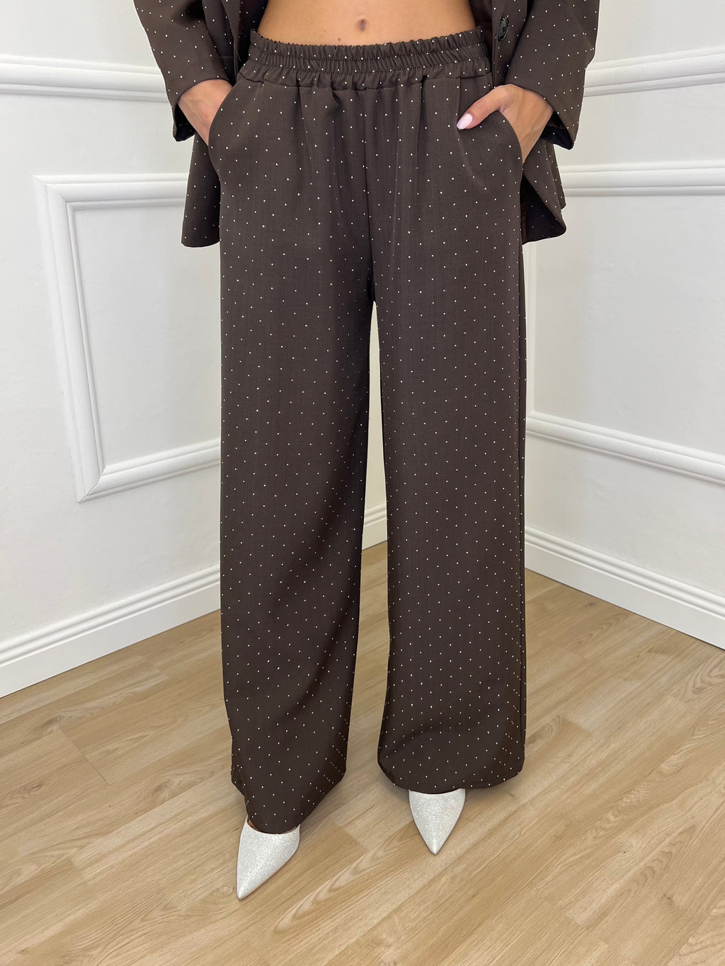 Tailleur Micro Borchie L5181 Caffè - Bazar Abbigliamento