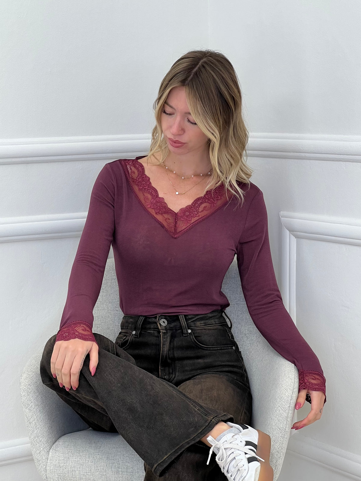 Maglia Scollo a V Ultralight con Cashmere e Pizzo