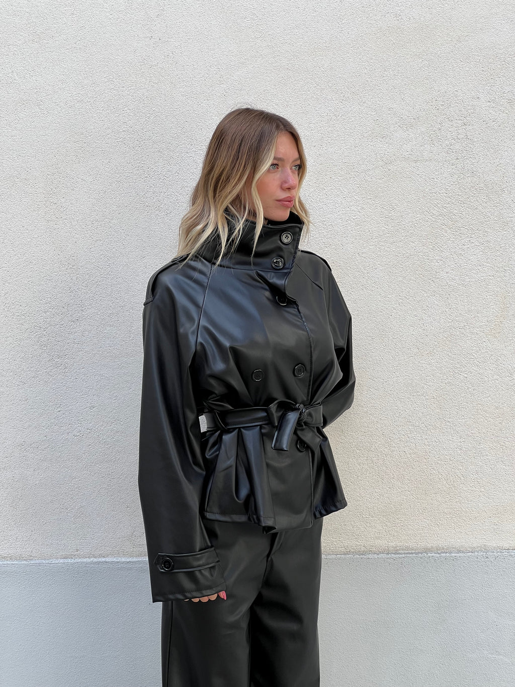 Trench Corto In Ecopelle 2610 Nero