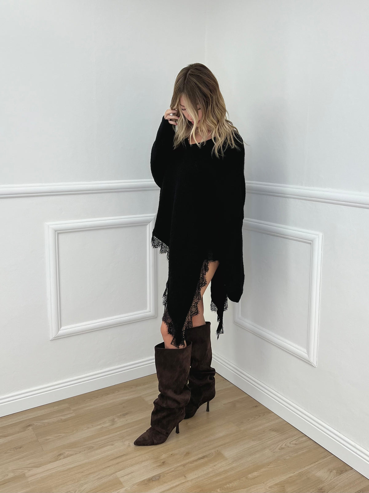 Maglia Lana Asimmetrica con Pizzo 25743 Nero