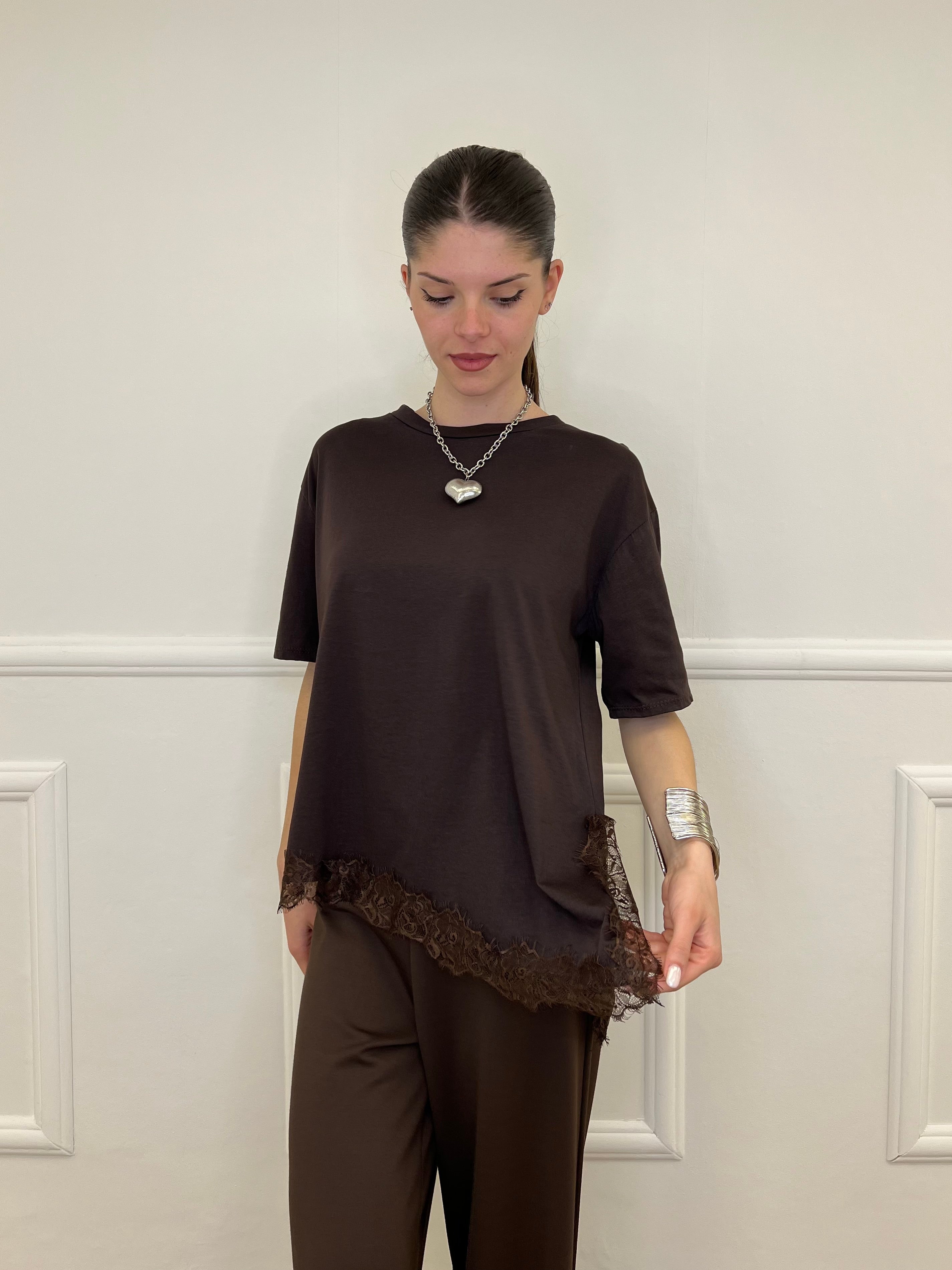 T-shirt Asimmetrica Con Pizzo 2824 Moro