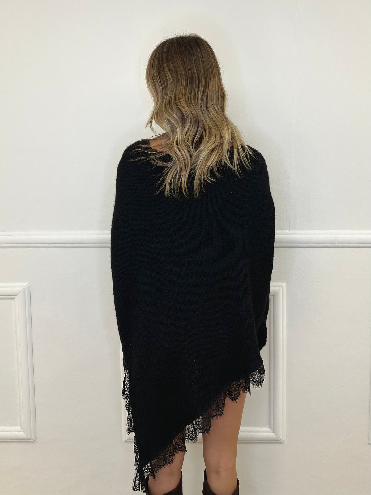 Maglia Lana Asimmetrica con Pizzo 25743 Nero