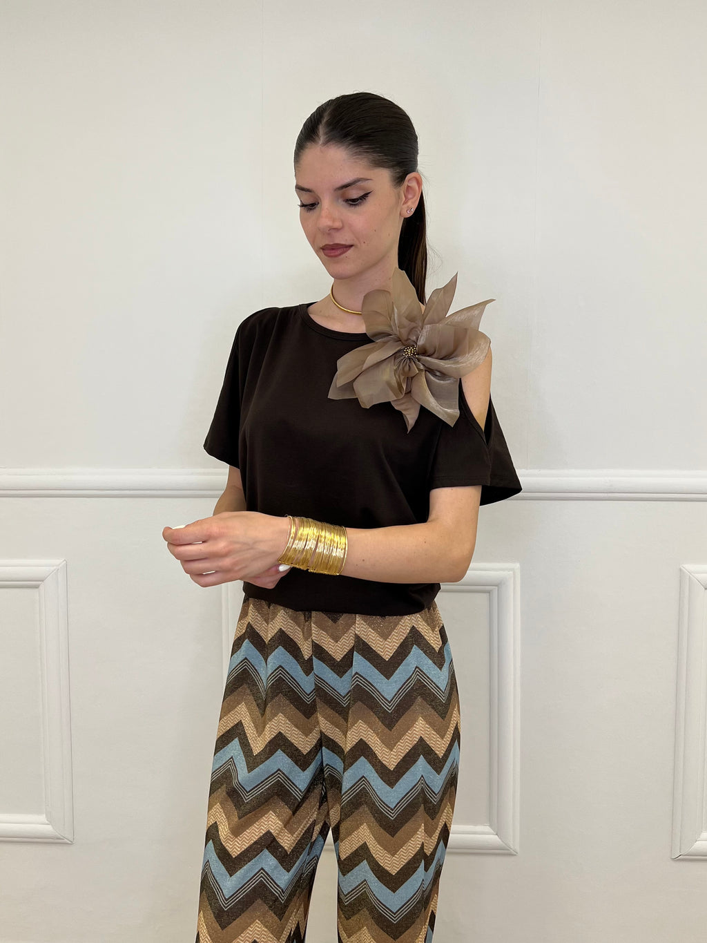 Maglia Cut Out Spilla Fiore 5688 Marrone