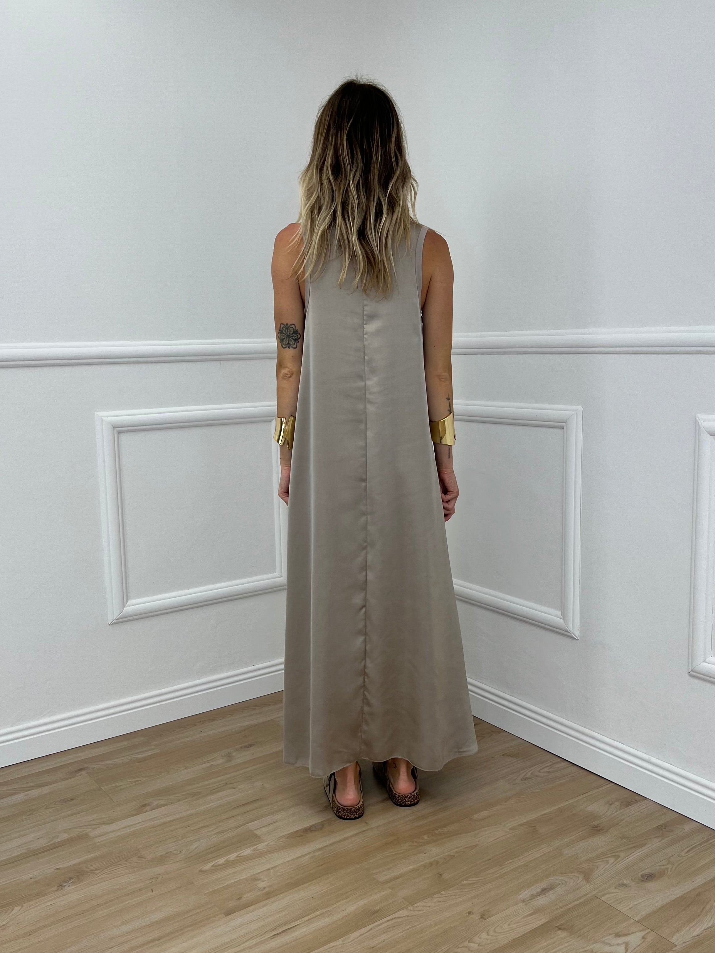 Abito Smanicato in Satin 23233 Champagne