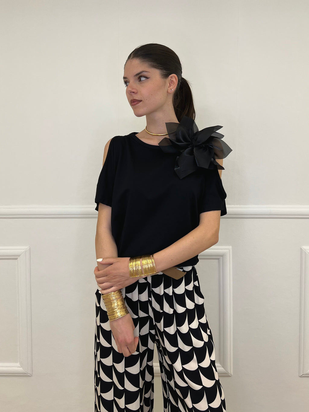 Maglia Cut Out Spilla Fiore 5688 Nero