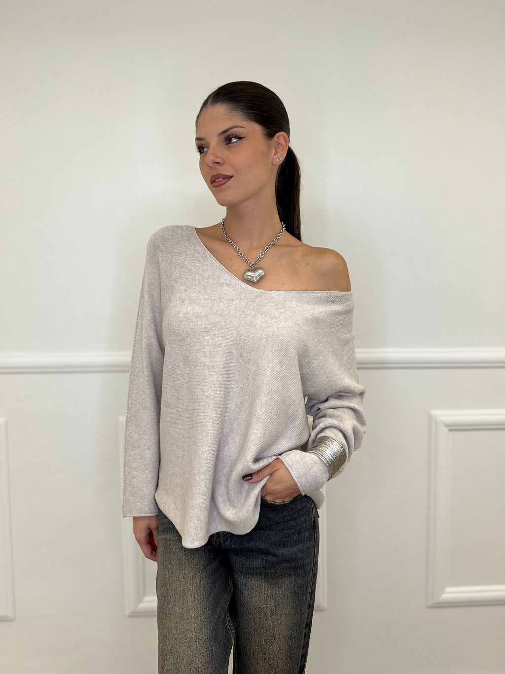 Basic V-Neck Sweater 22325
