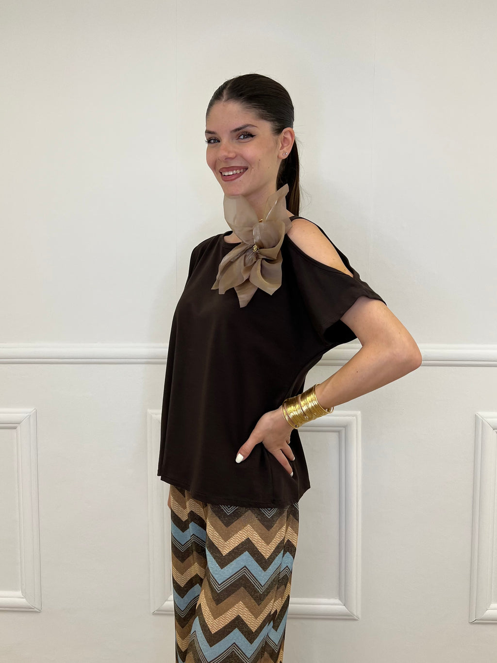 Maglia Cut Out Spilla Fiore 5688 Marrone