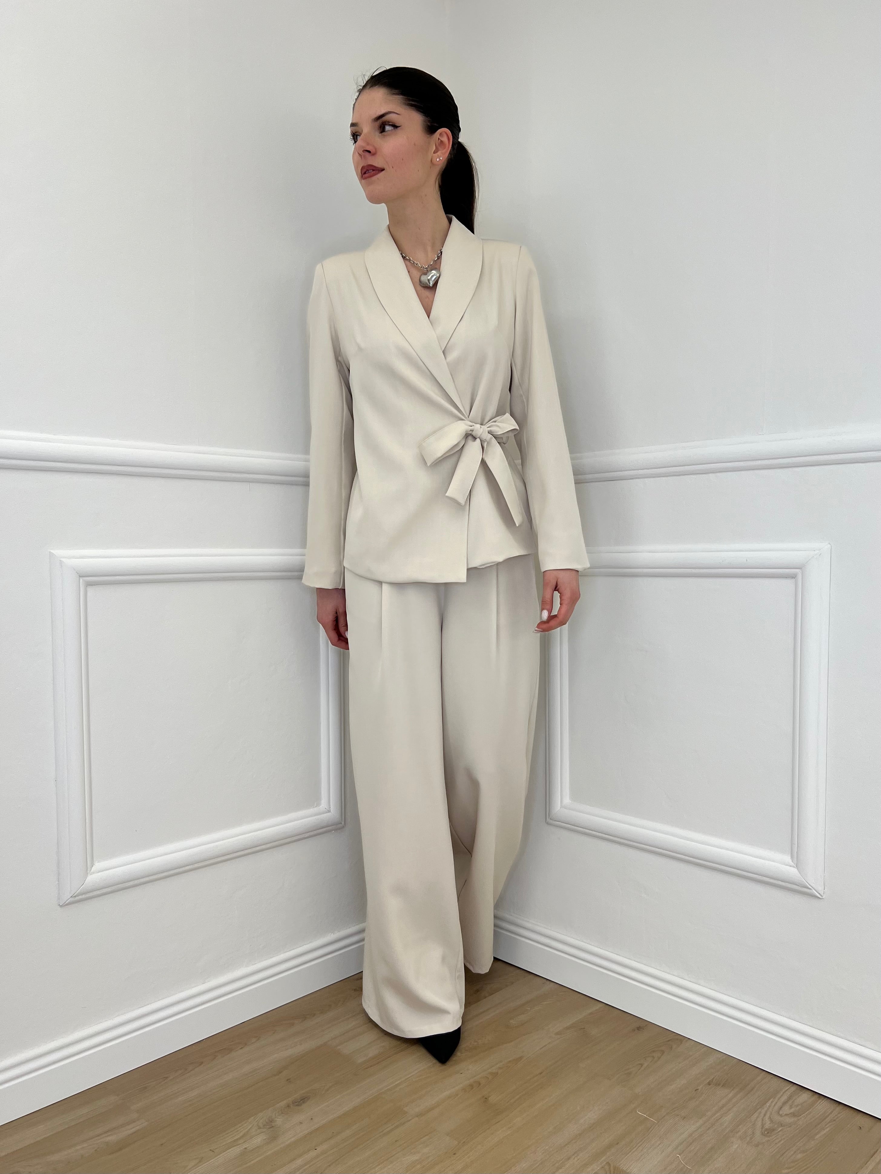 Tailleur con Fiocco 570851 Ecru