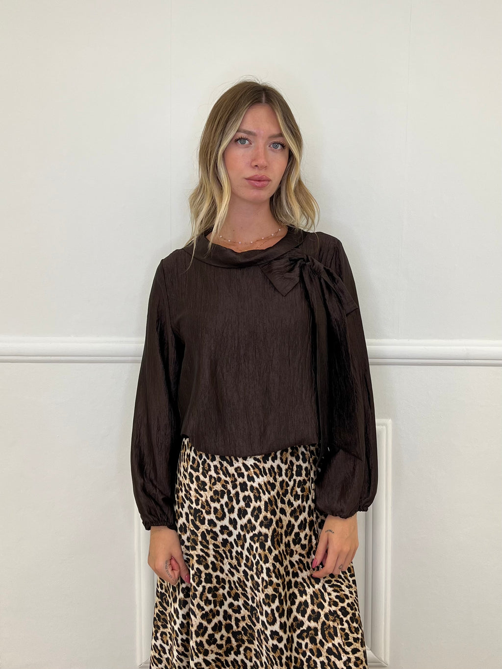 Blusa Chiffon Fiocco e Colletto 8526 Marrone