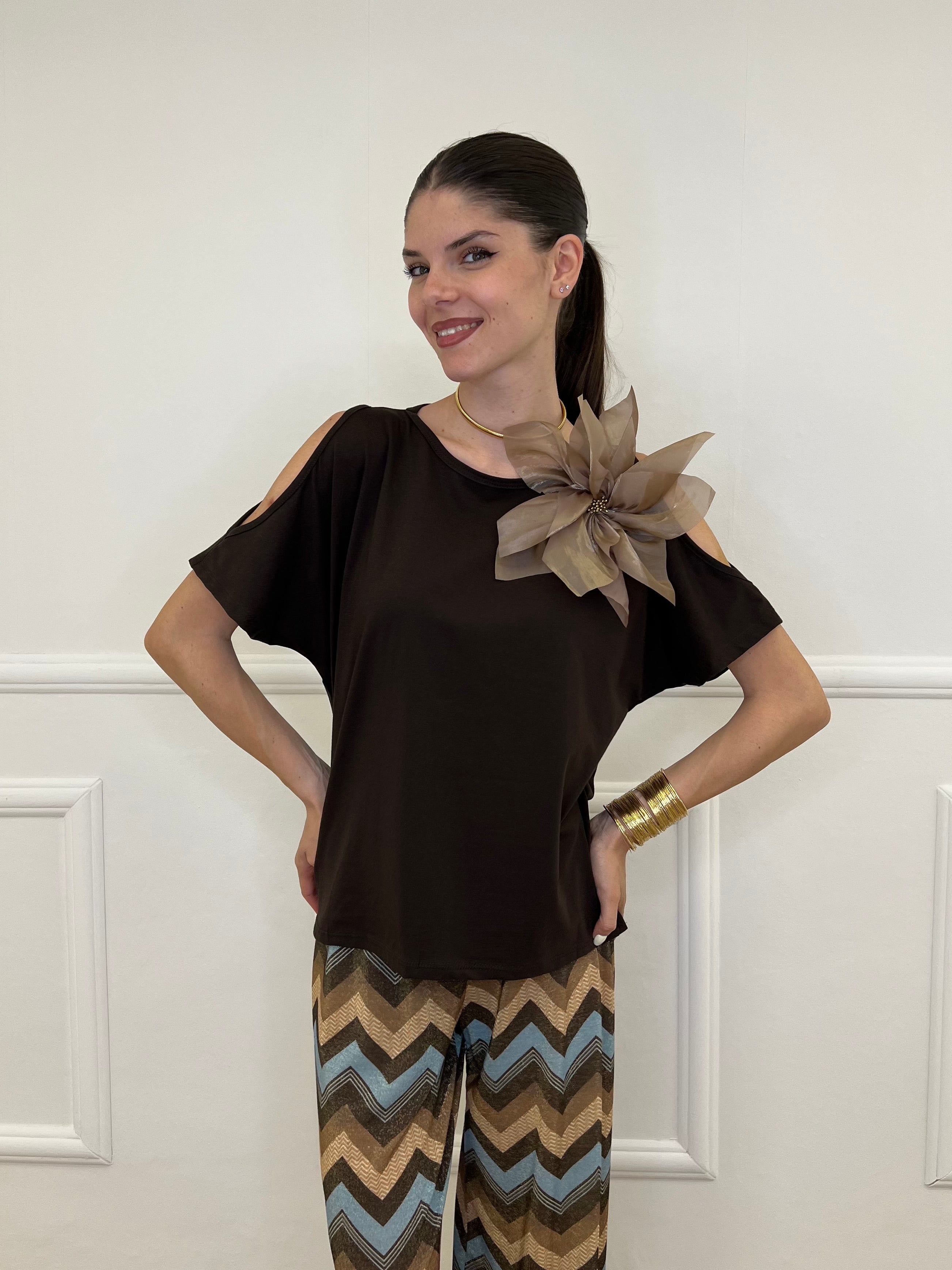 Maglia Cut Out Spilla Fiore 5688 Marrone