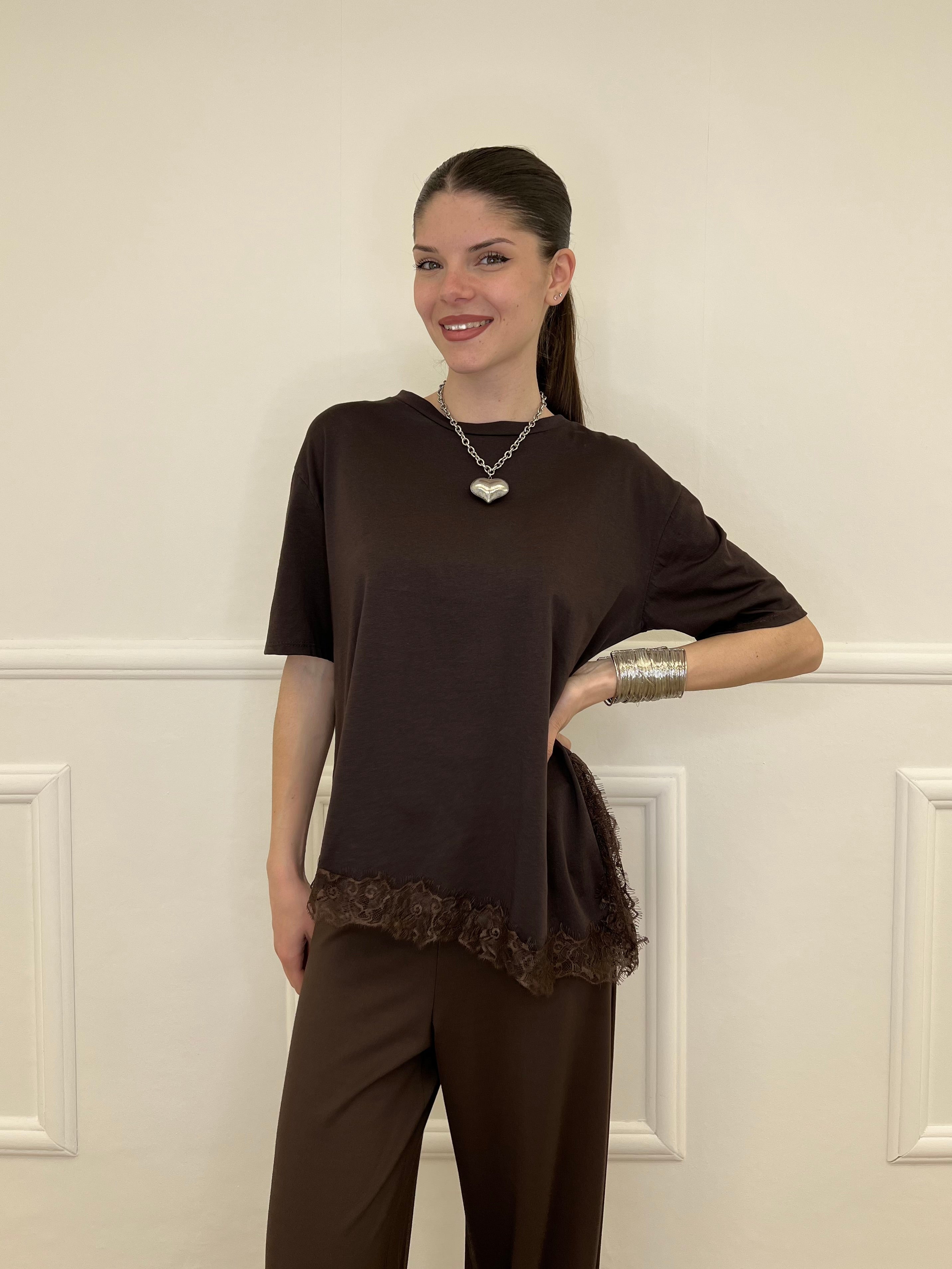 T-shirt Asimmetrica Con Pizzo 2824 Moro