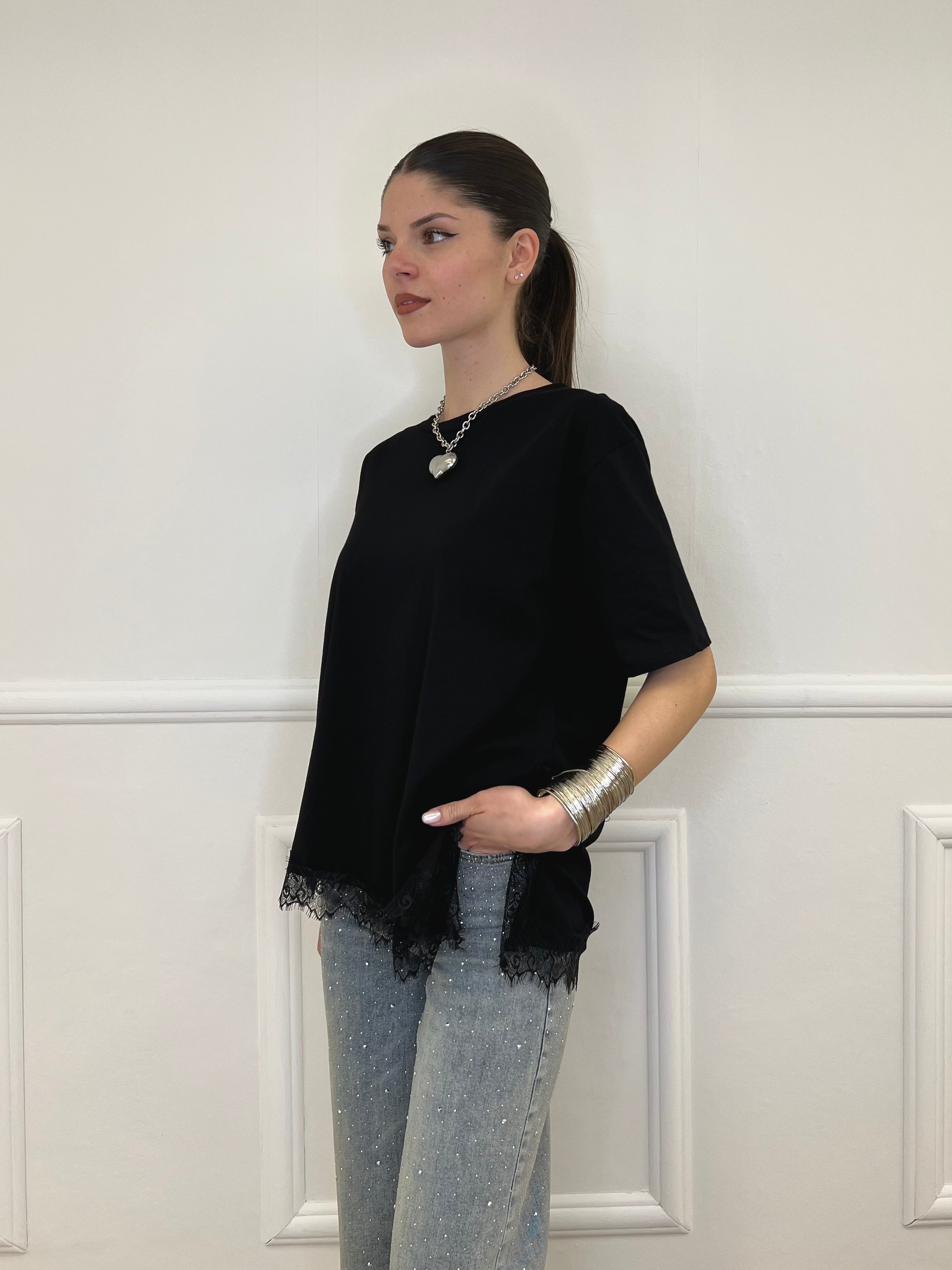 T-shirt Asimmetrica Con Pizzo 2824 Nero