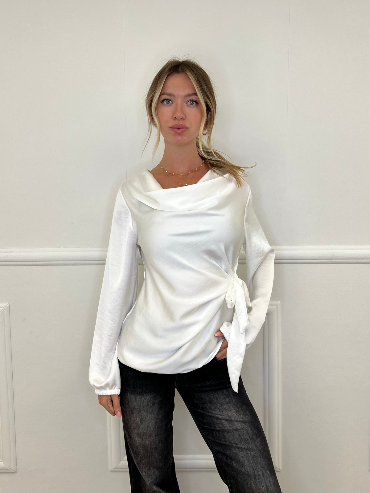 Blusa Satinata con Nodo e Drappeggio 20072 Bianco