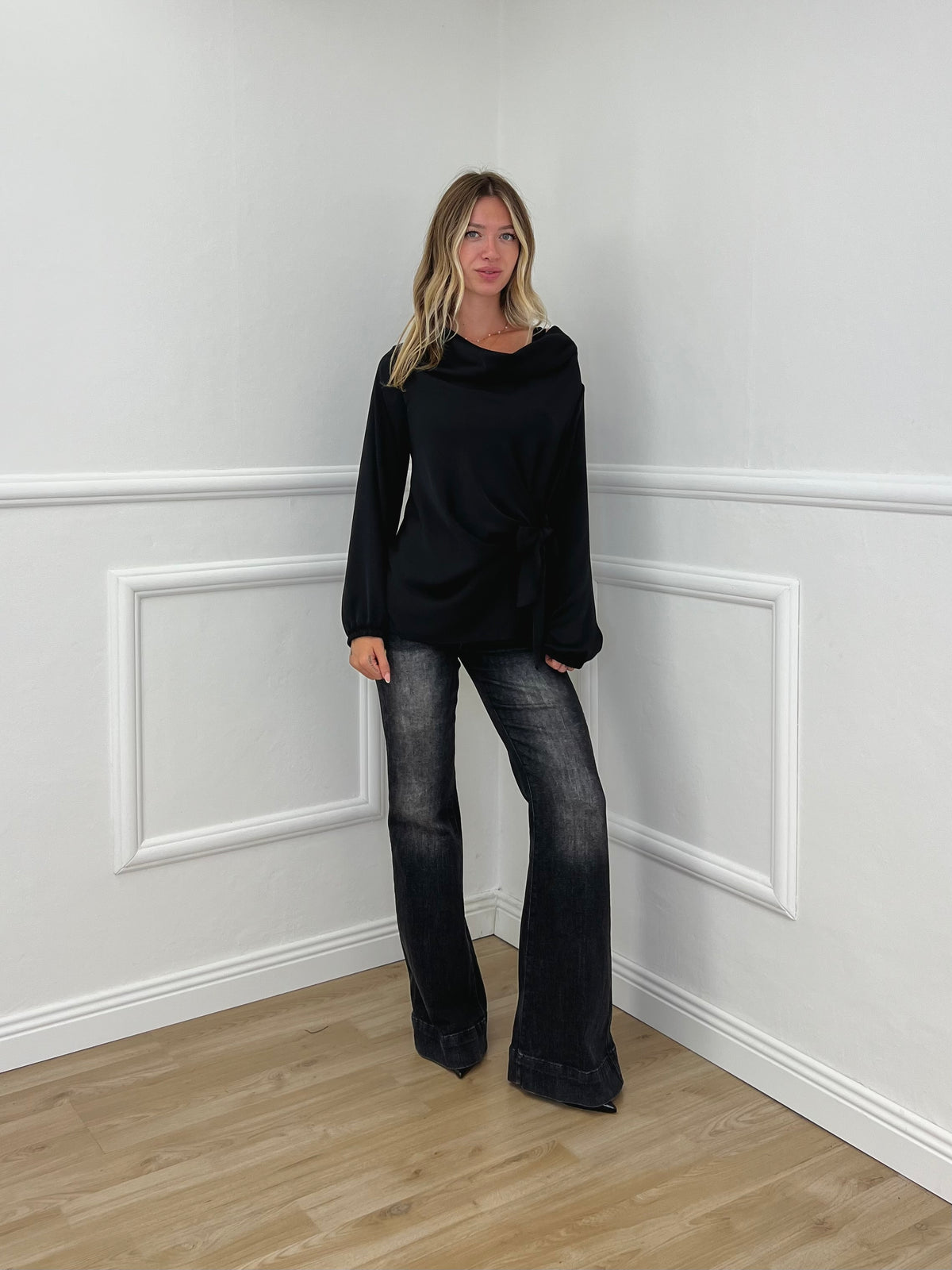 Blusa Satinata con Nodo e Drappeggio 20072 Nero