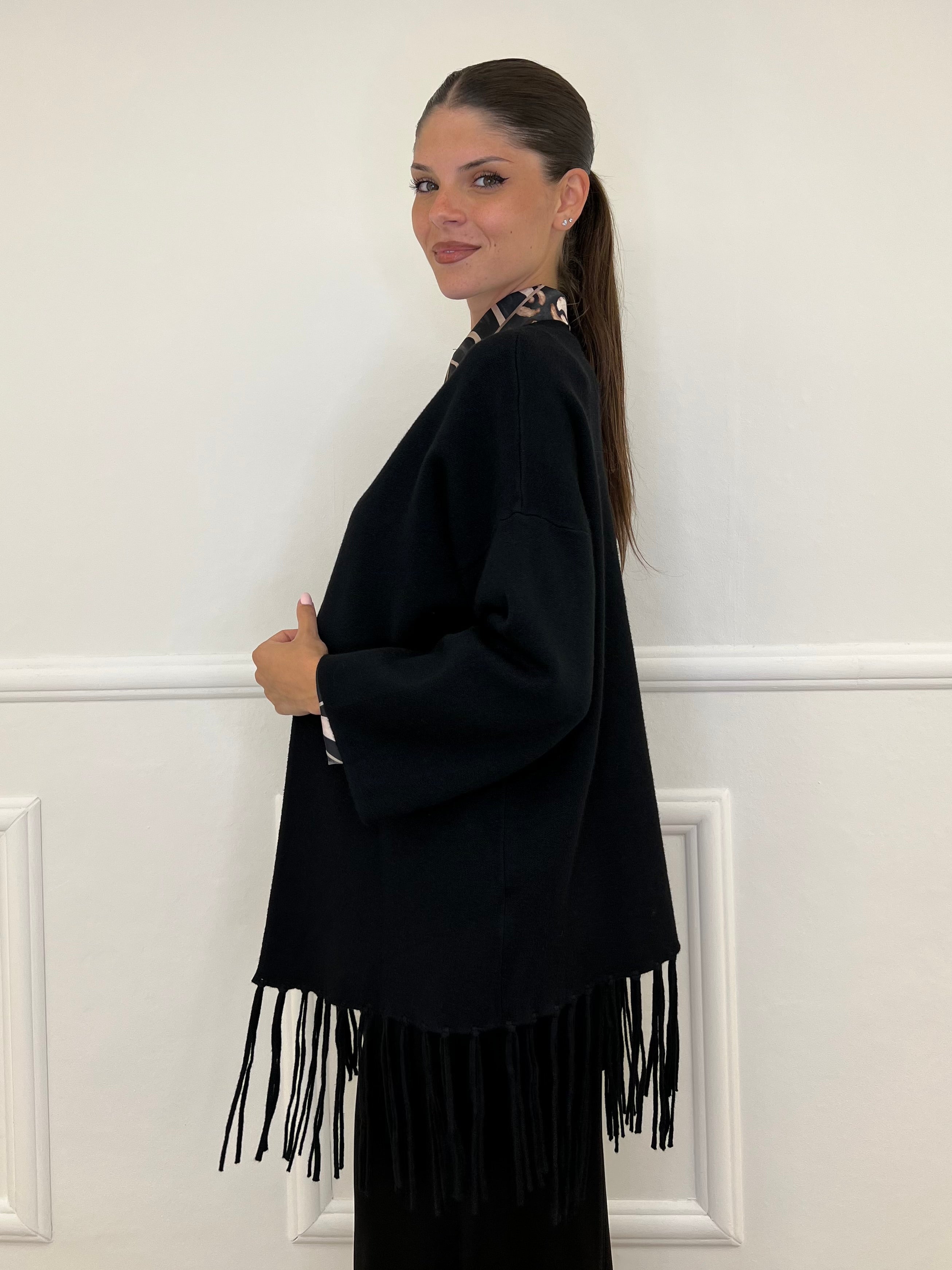 Cardigan Frange DL7296 Nero - Bazar Abbigliamento