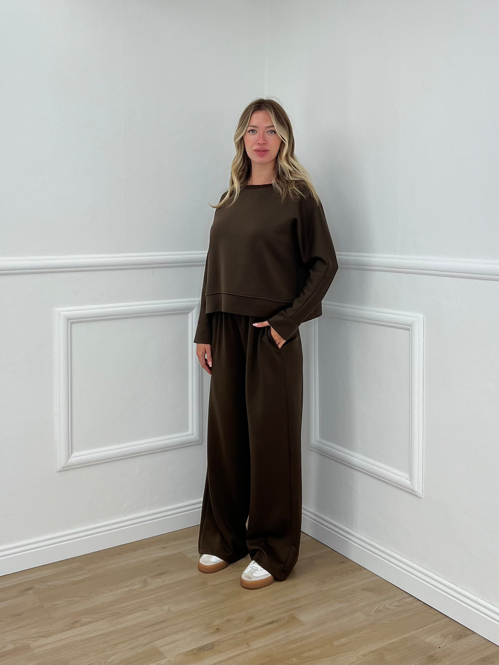 Tuta Oversize Girocollo D27629 Marrone