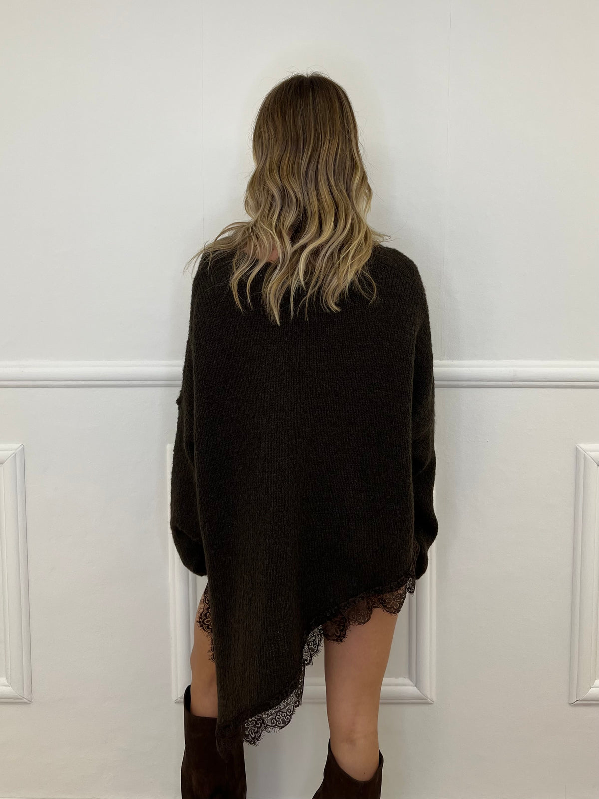 Maglia Lana Asimmetrica con Pizzo 25743 Moro