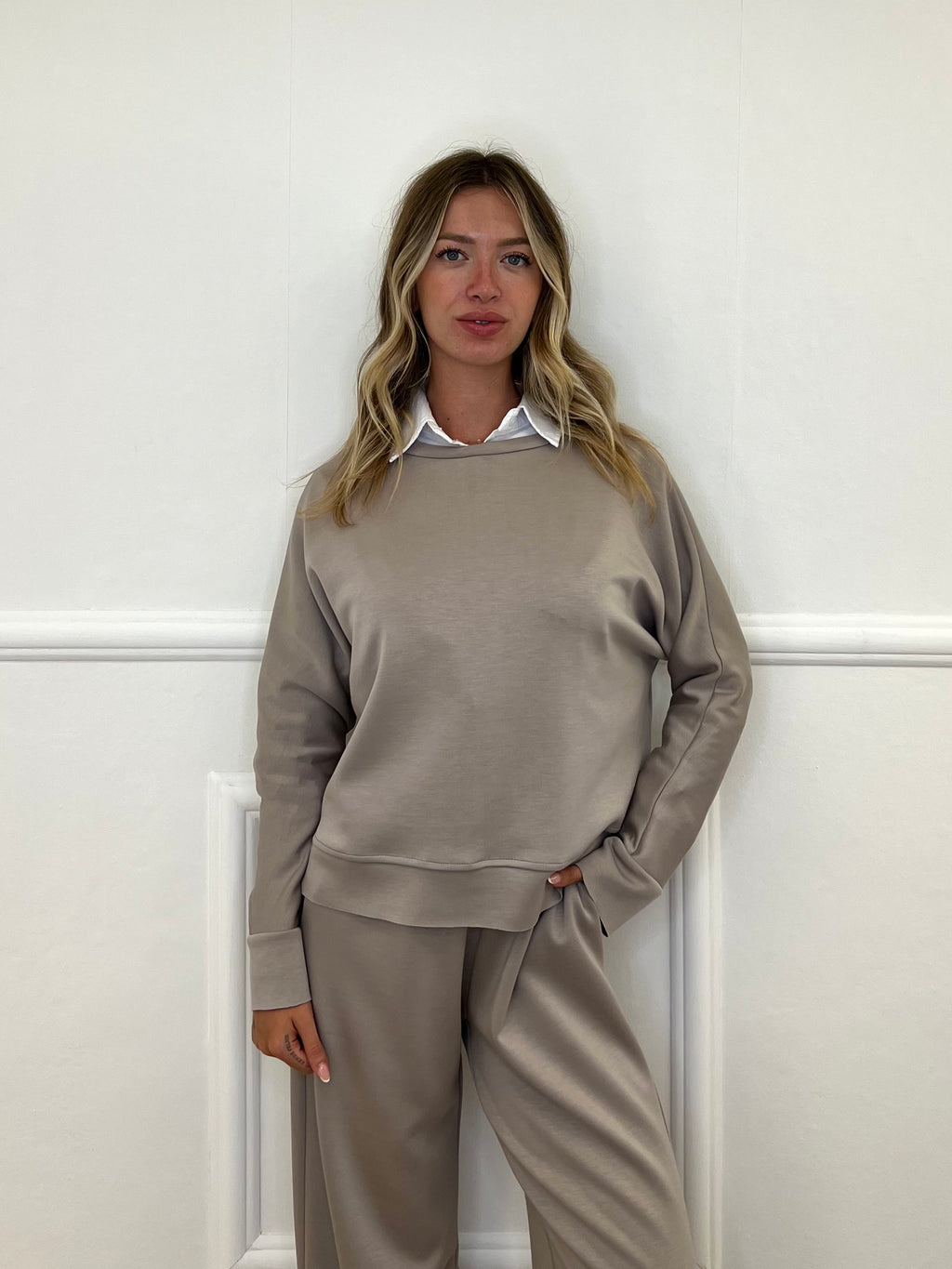 Tuta Oversize Girocollo D27629 Taupe