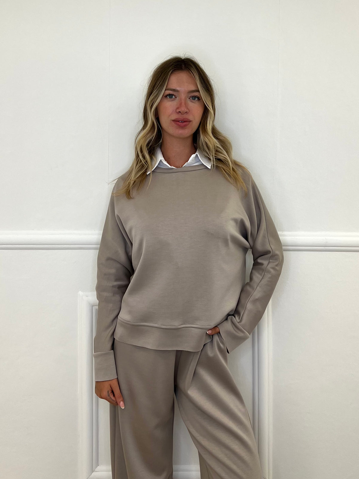 Tuta Oversize Girocollo D27629 Taupe