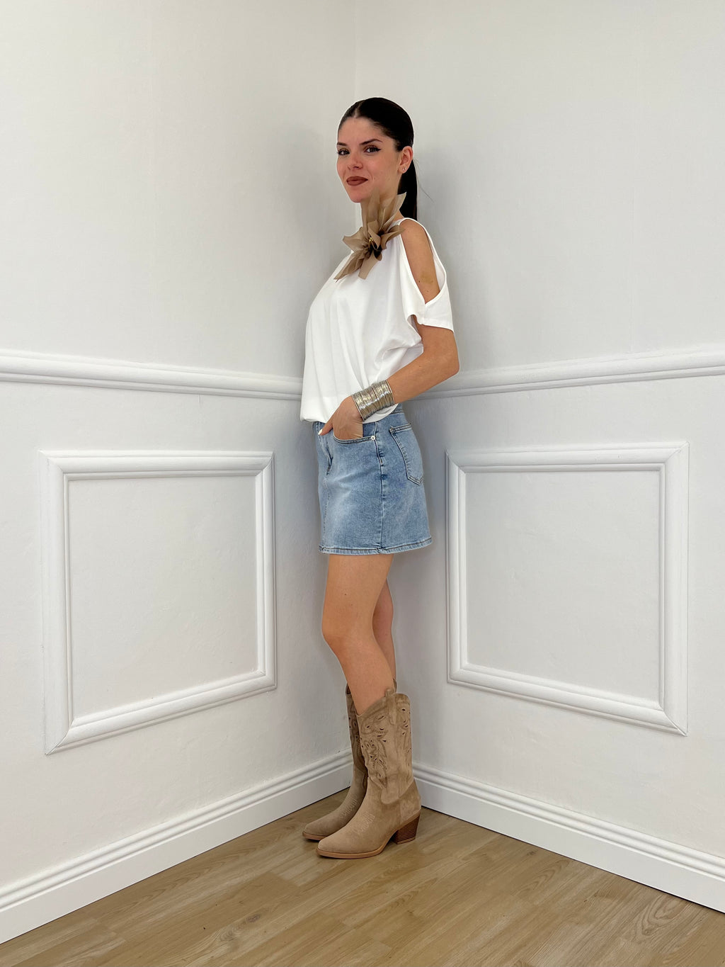 Maglia Cut Out Spilla Fiore 5688 Bianco