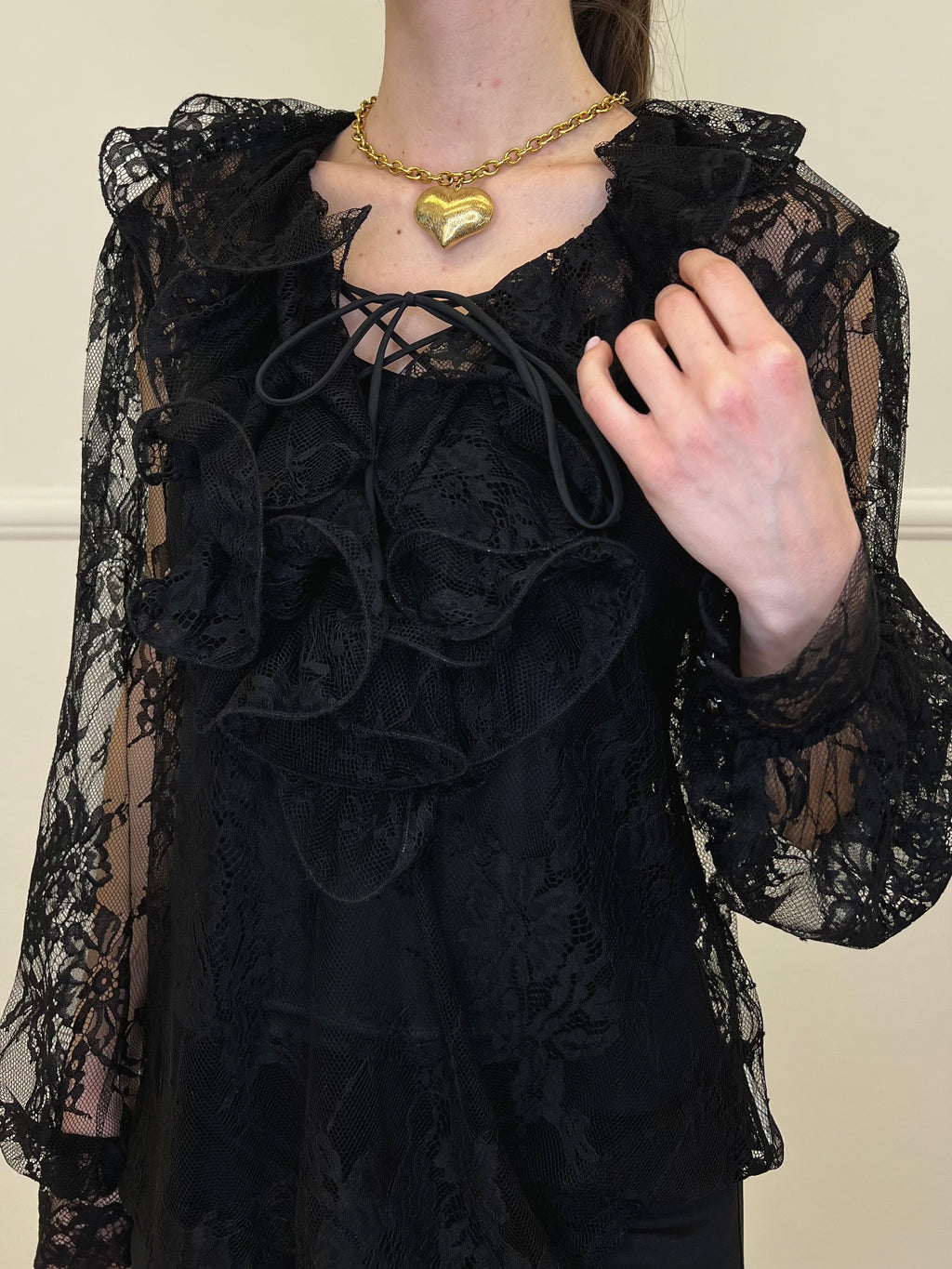 Twin Set Blusa in Pizzo Con Jabot e Sottoveste 7099 Nero