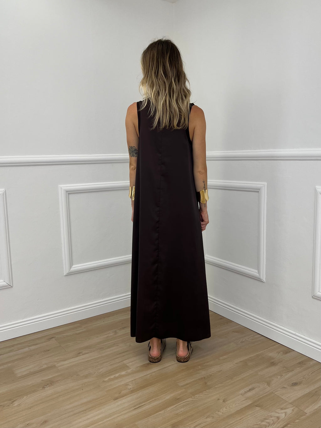 Abito Smanicato in Satin 23233 Moro