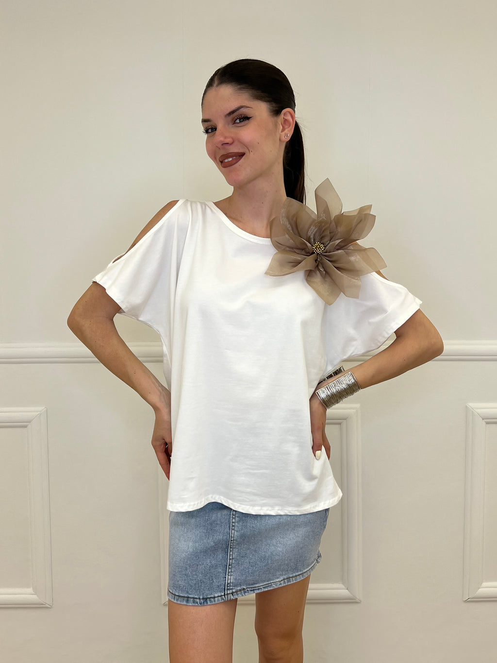 Maglia Cut Out Spilla Fiore 5688 Bianco