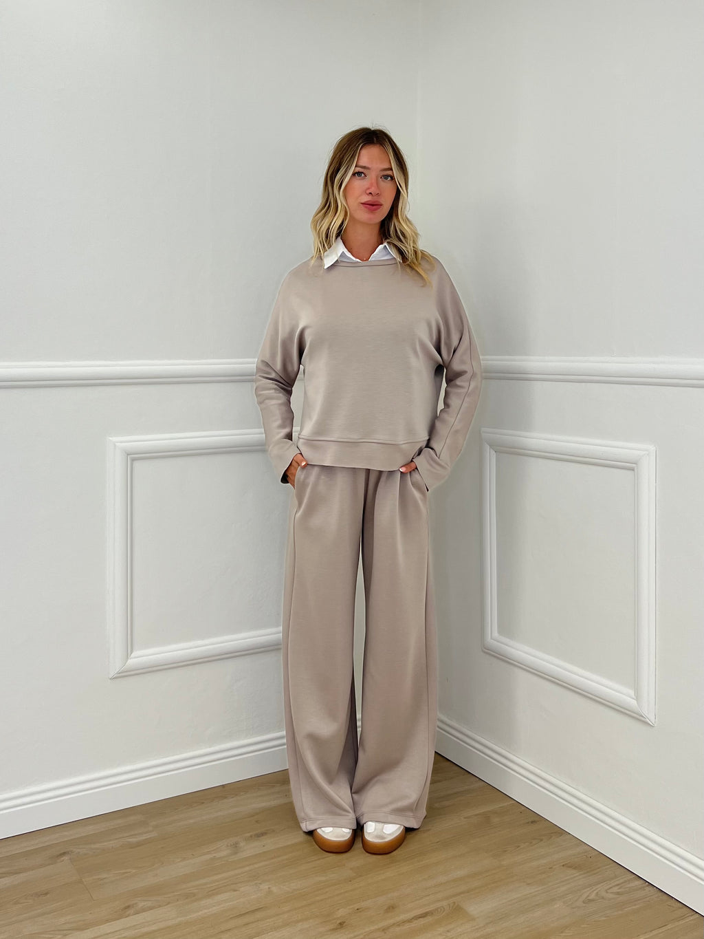 Tuta Oversize Girocollo D27629 Taupe