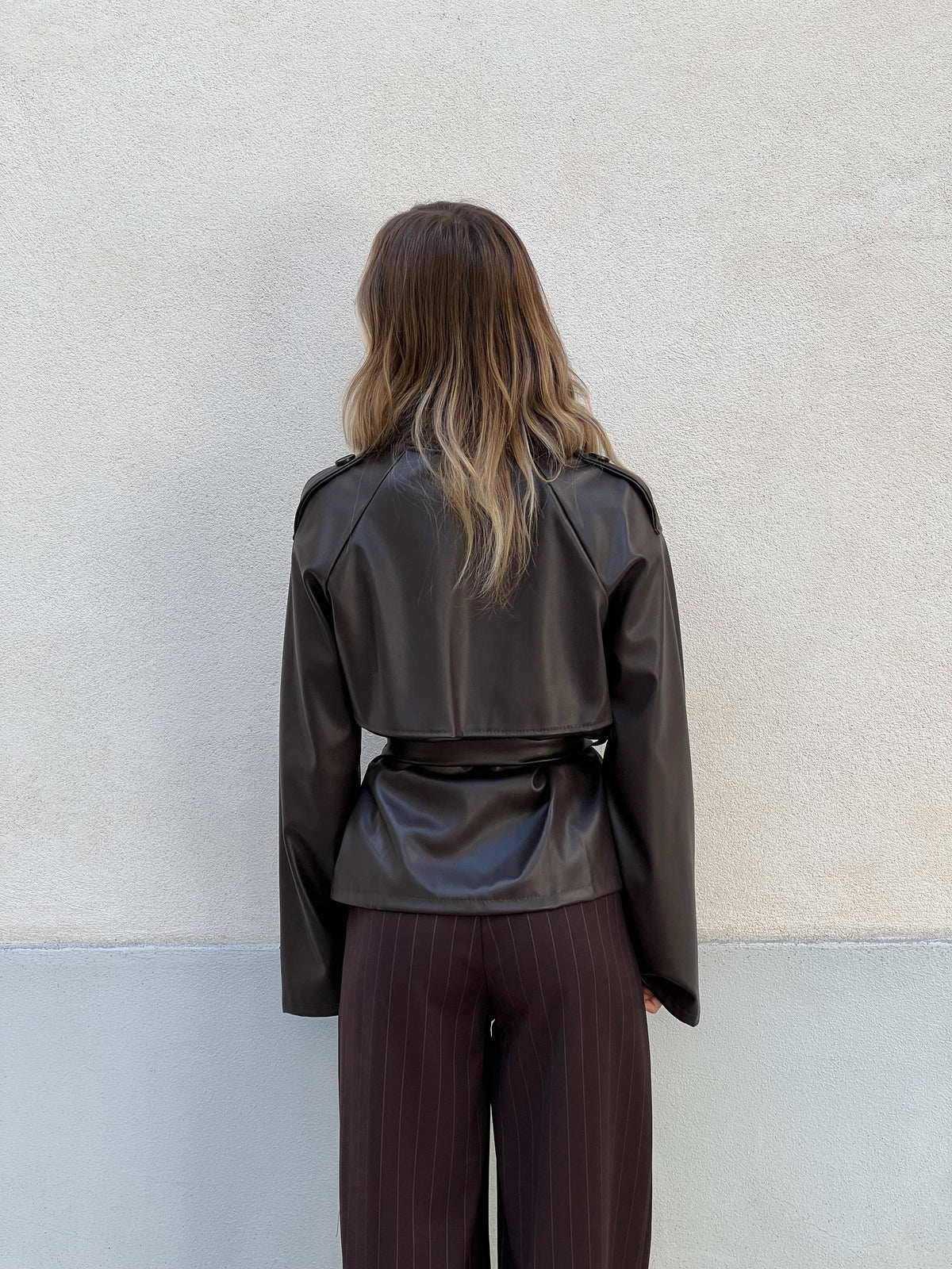 Trench Corto In Ecopelle 2610 Marrone