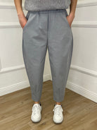 Pantalone Carrot 2527 Grigio Perla - Bazar Abbigliamento