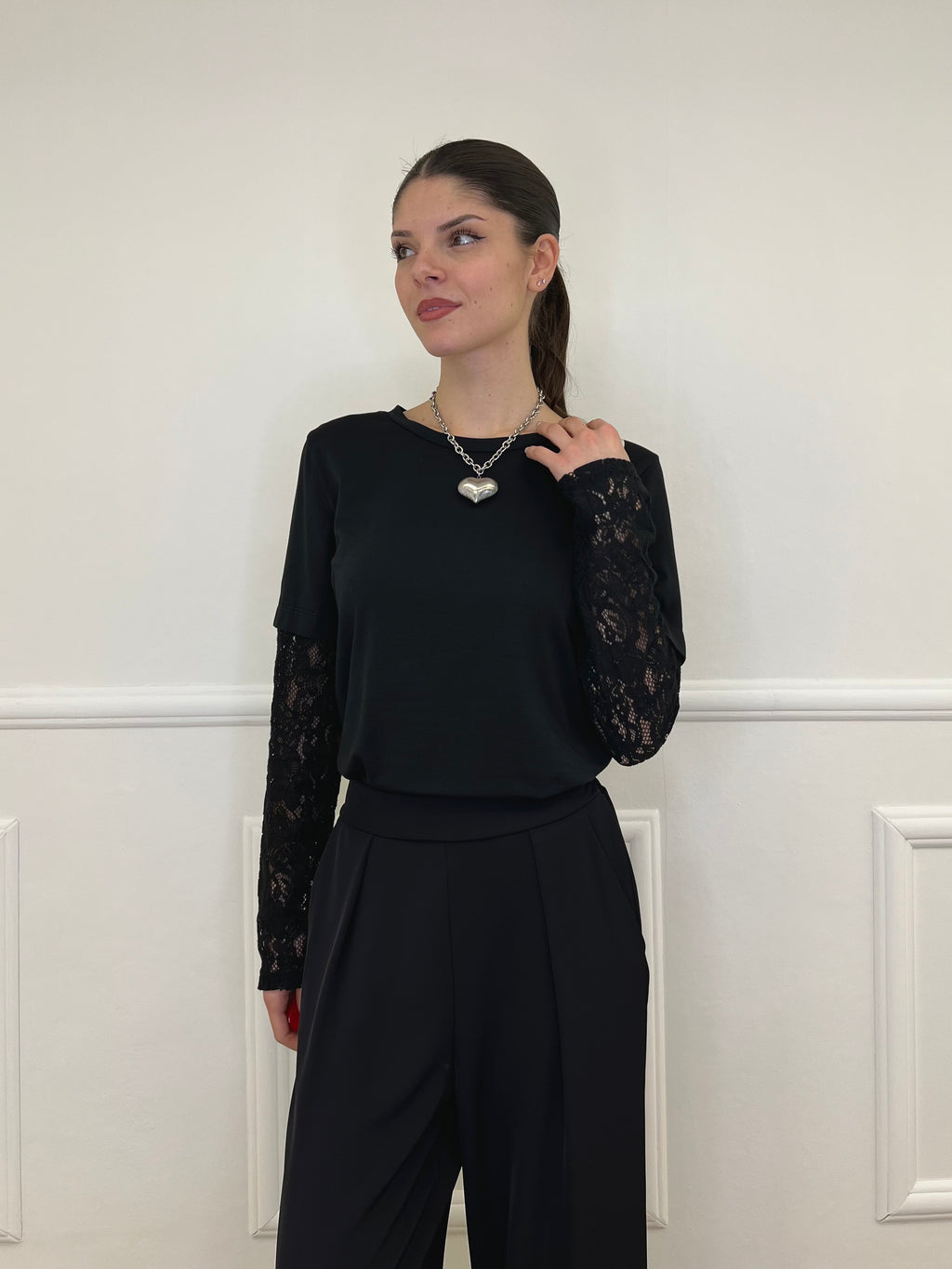 T-Shirt Con Maniche In Pizzo T10575 Nero