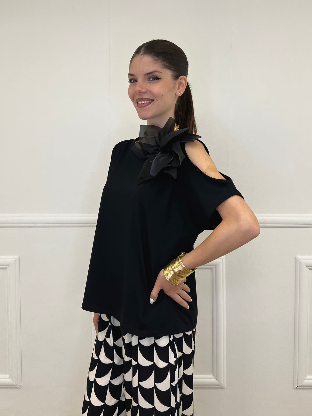 Maglia Cut Out Spilla Fiore 5688 Nero