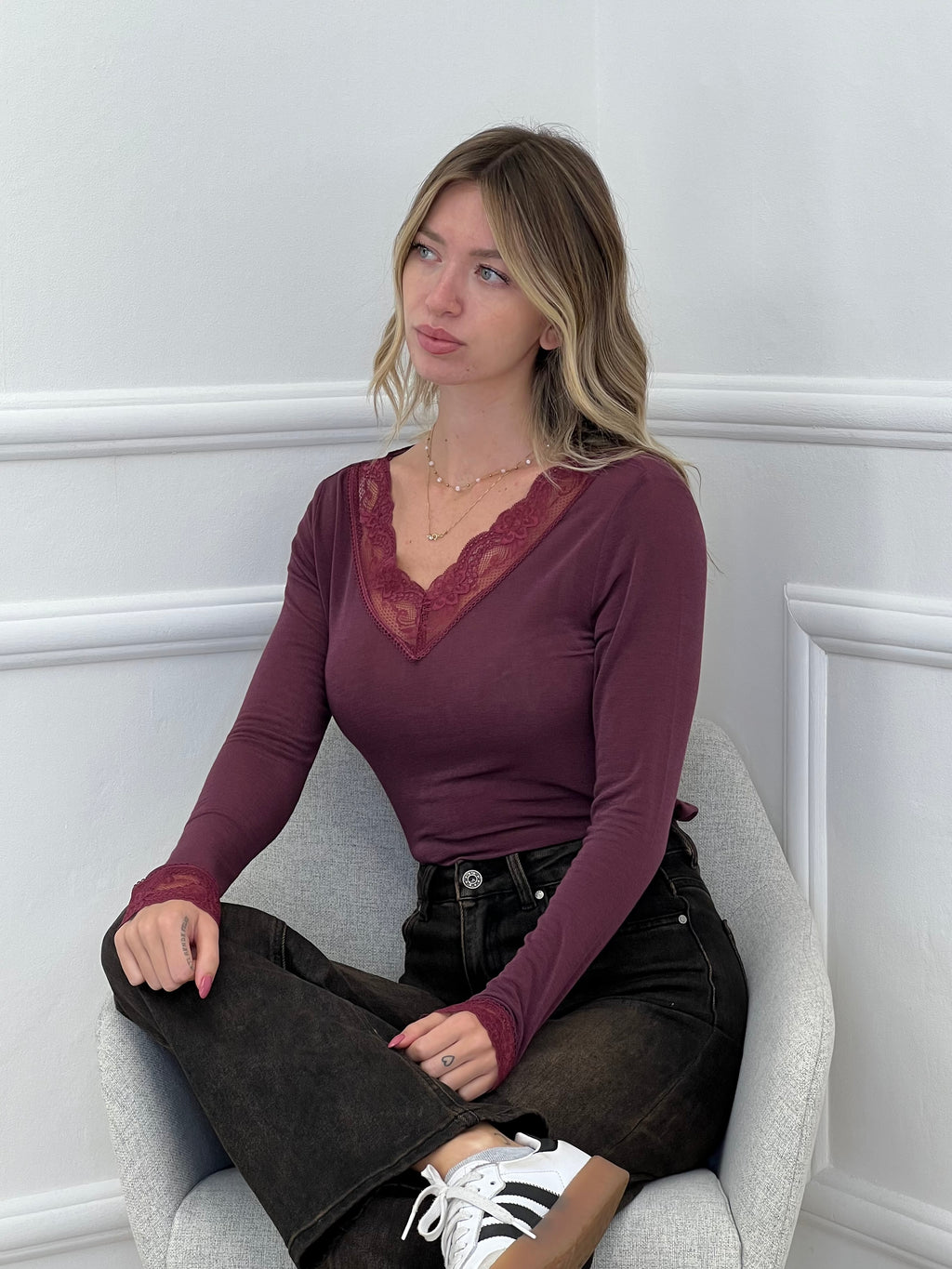 Maglia Scollo a V Ultralight con Cashmere e Pizzo