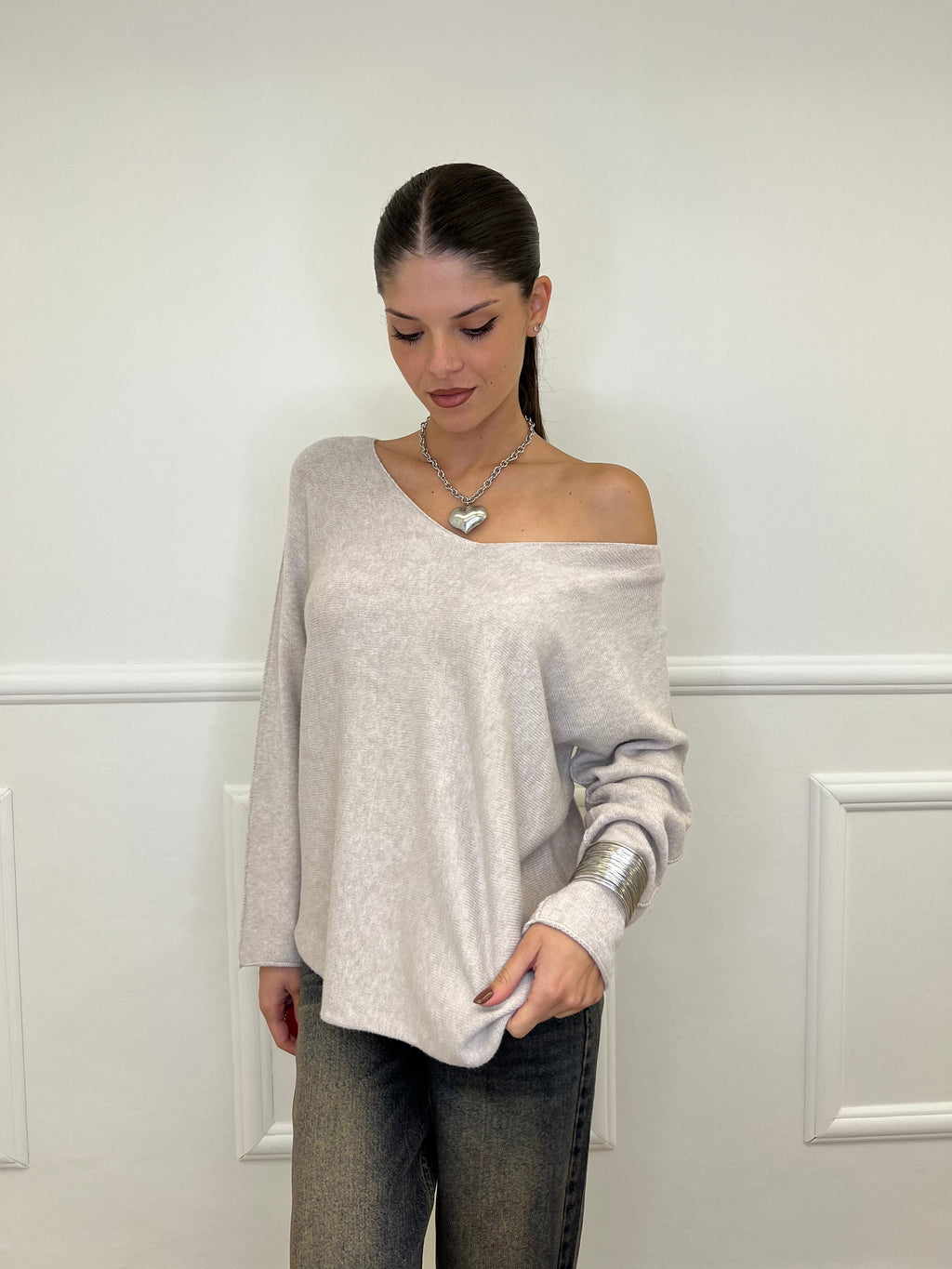Basic V-Neck Sweater 22325