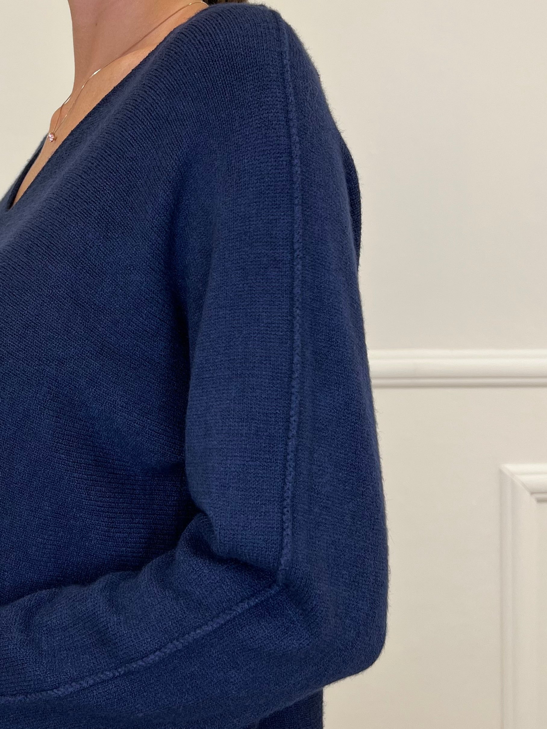 Basic V-Neck Sweater 22325