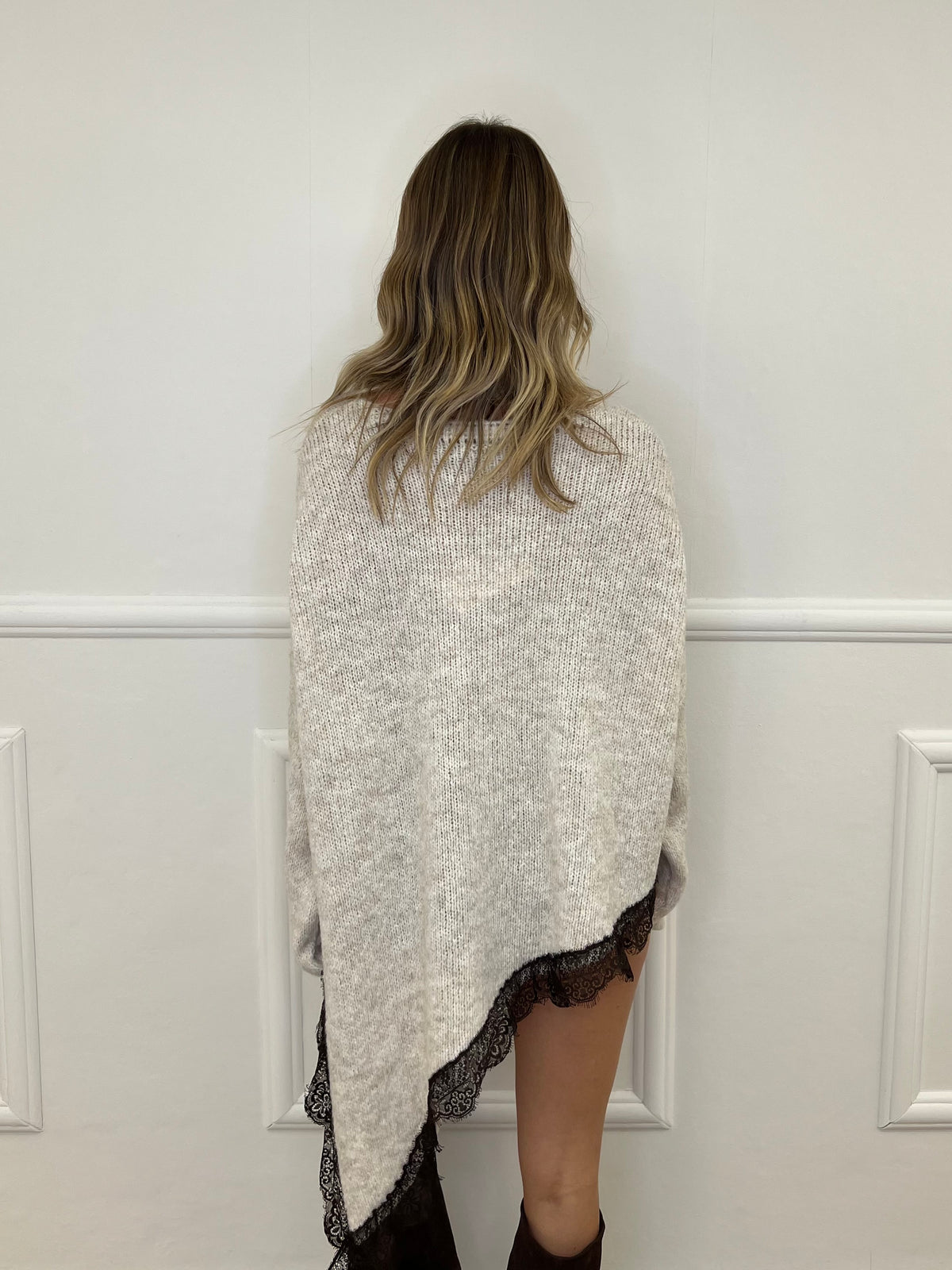 Maglia Lana Asimmetrica con Pizzo 25743 Ecru