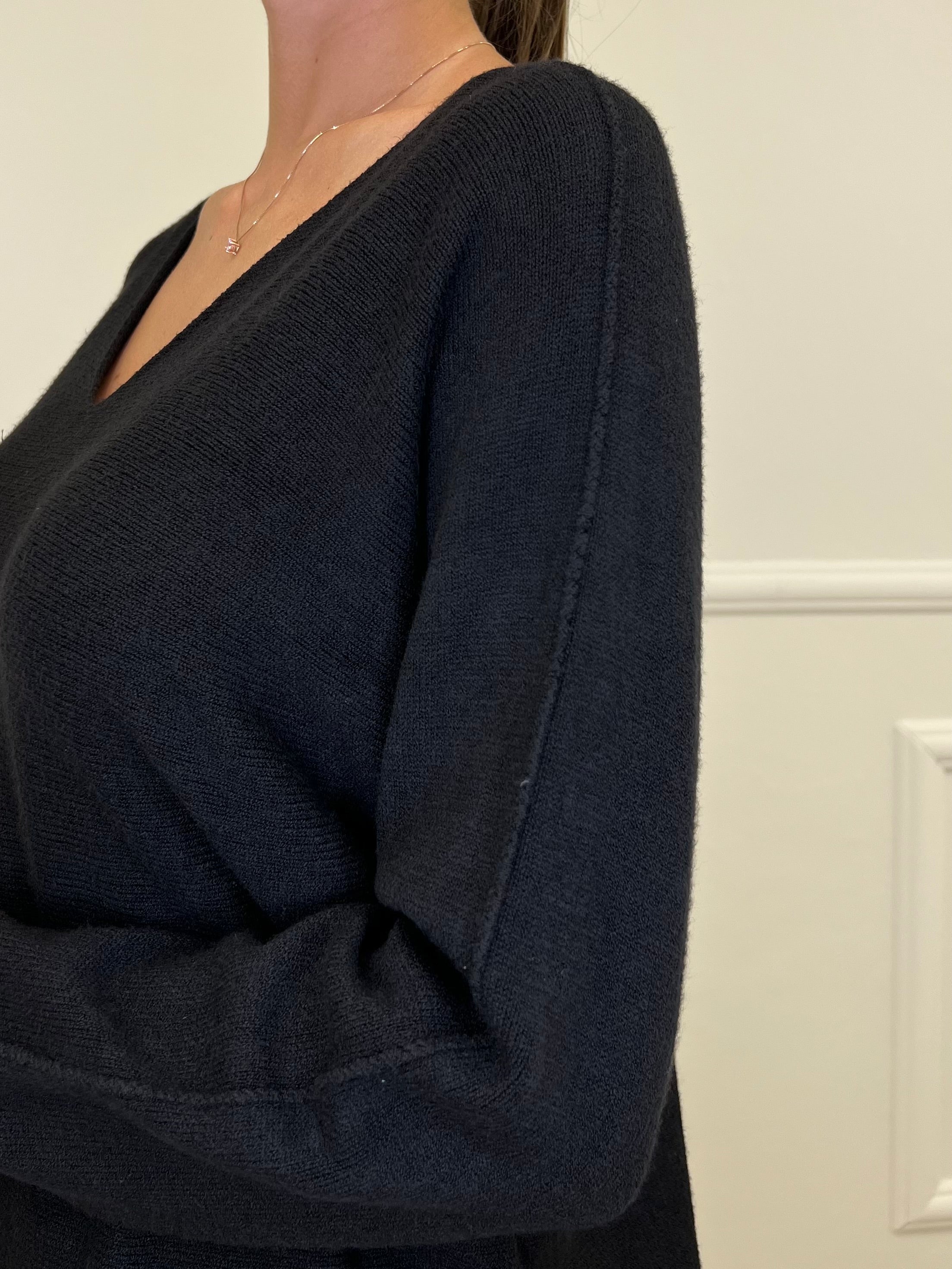 Basic V-Neck Sweater 22325