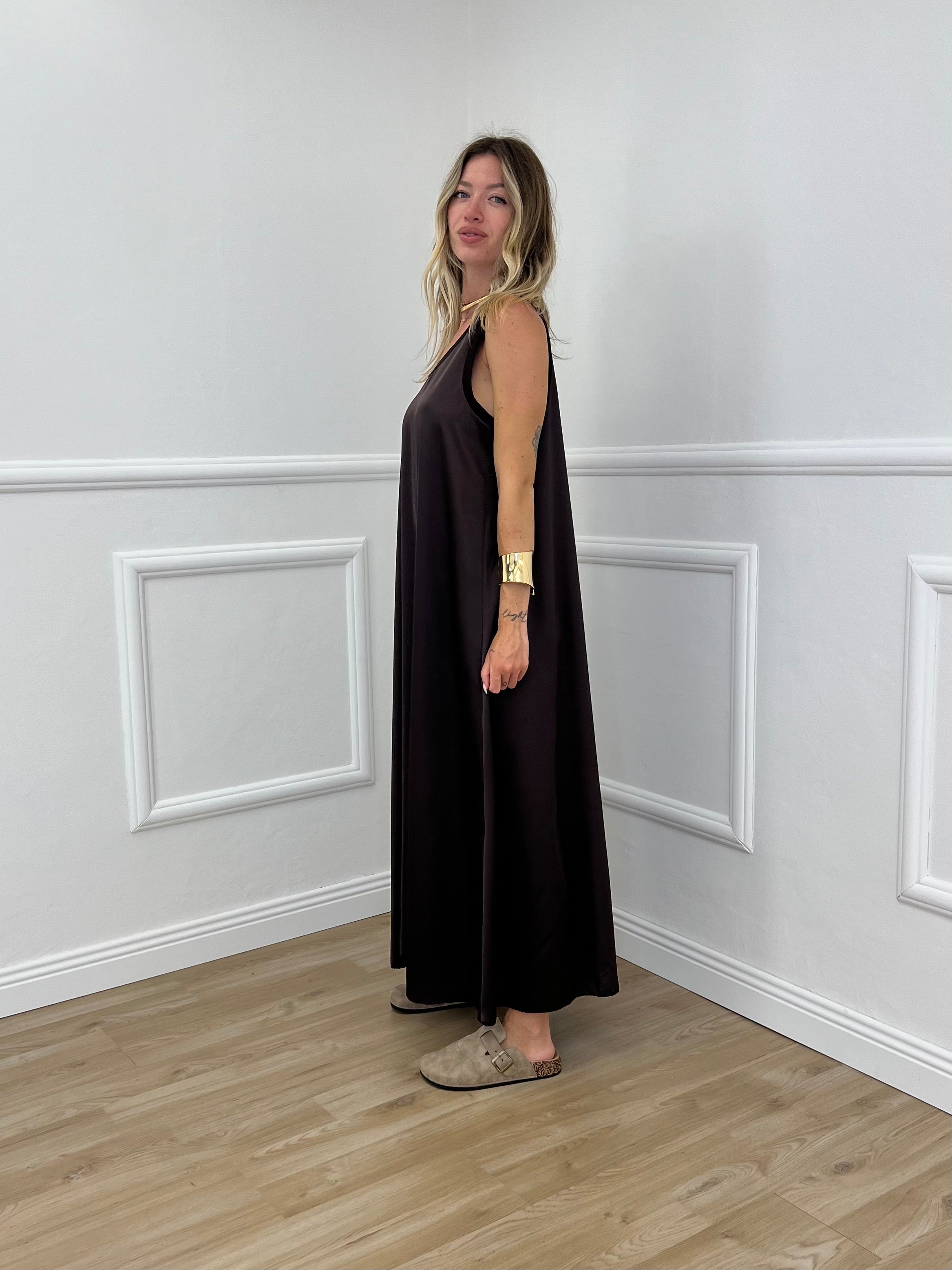 Abito Smanicato in Satin 23233 Moro