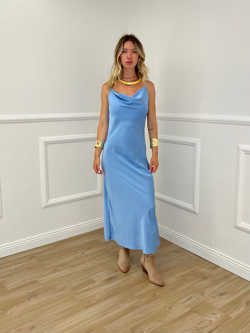 Vestito Satinato Con Scollo Morbido 1502 Azzurro