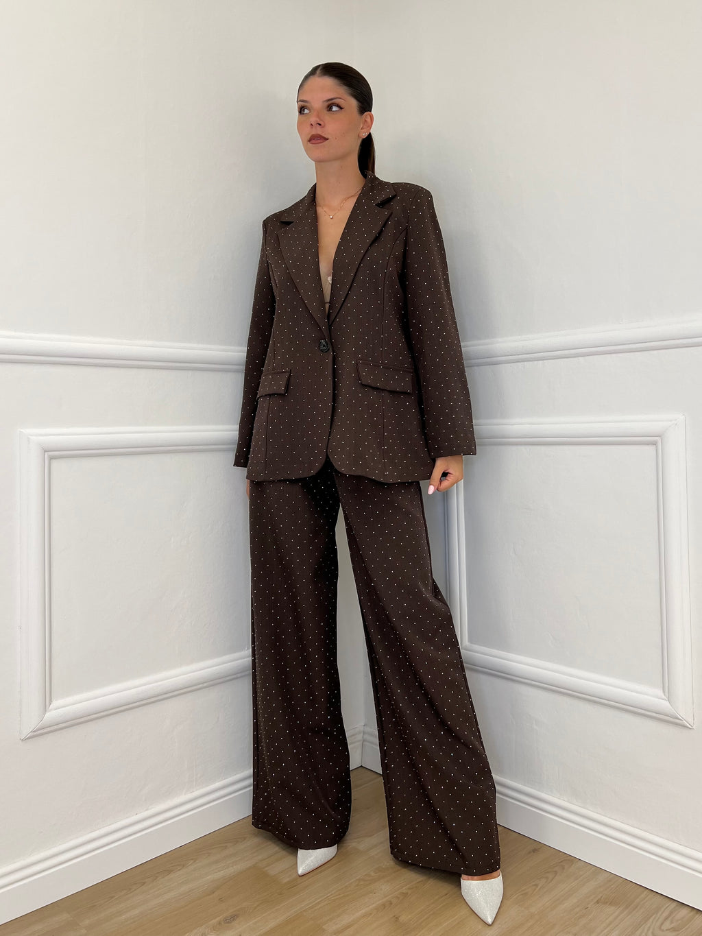 Tailleur Micro Borchie L5181 Caffè - Bazar Abbigliamento