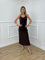 Vestito Satinato Con Scollo Morbido 1502 Marrone