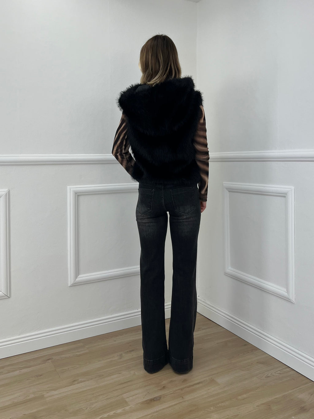 Pelliccia Smanicata Zip e Cappuccio 26003 Nero