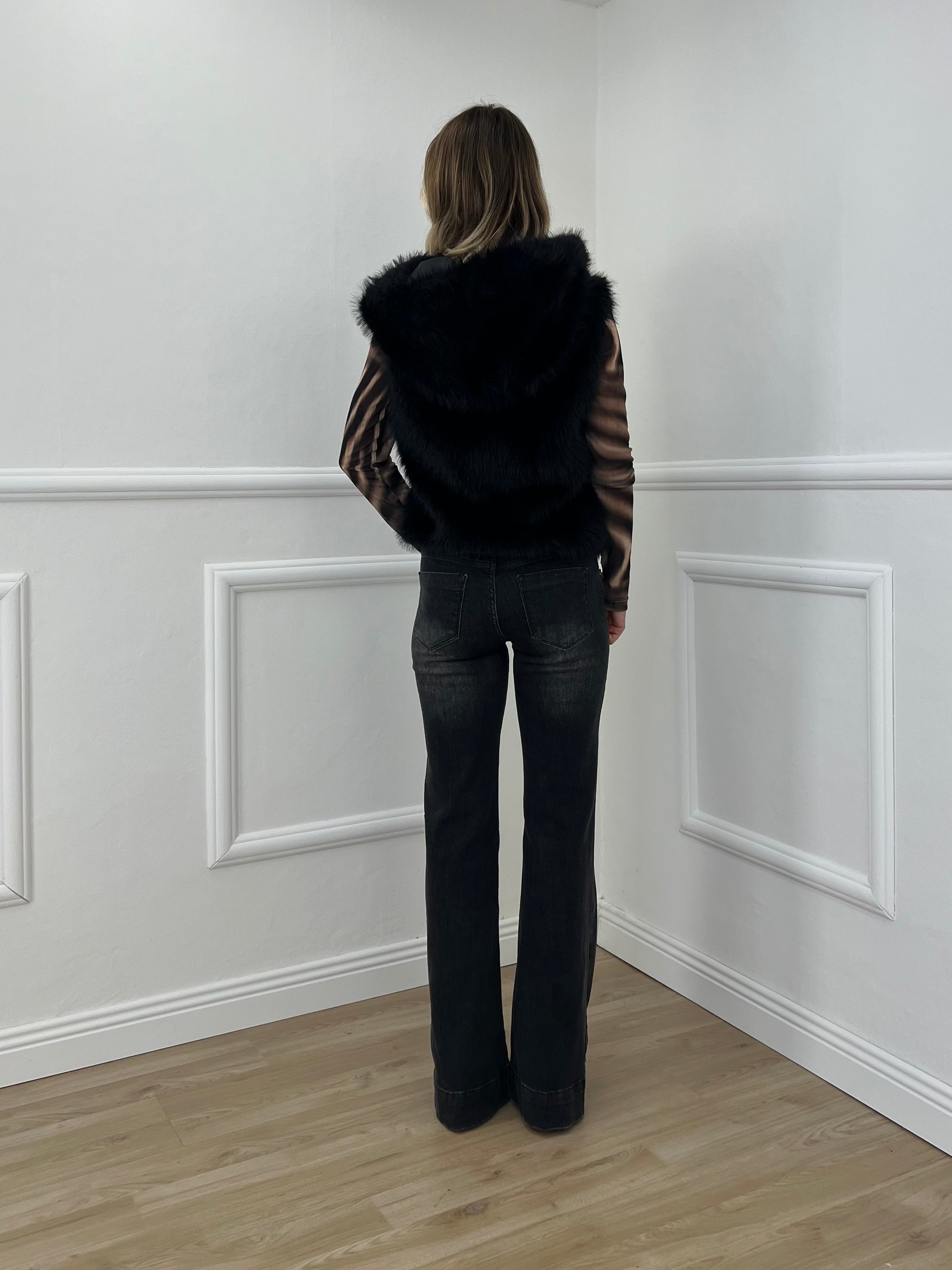 Pelliccia Smanicata Zip e Cappuccio 26003 Nero
